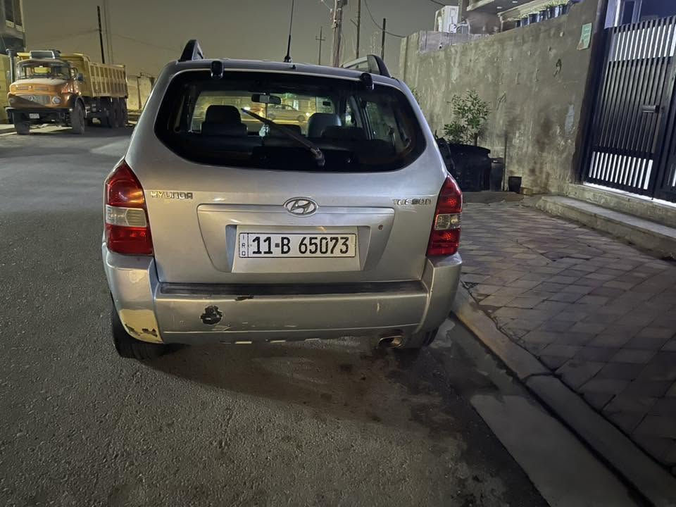 السلام عليكم توسان موديل 7وارد أمريكي ضررها بسيط جدا جاملغ خلف السايق كير عادي مكينه ألفين 2000 دوش تبريد 
حداديه تخم تاير جديد صدر جديد  السياره حلوه وخير من الله  وضع ابلادي  ماشيه 114 ميل حقيقي الرقمً بغداد بسمي السياره تحويل ثاني يوم  السعر 85 وبيها مجال  *********** الاتصال

