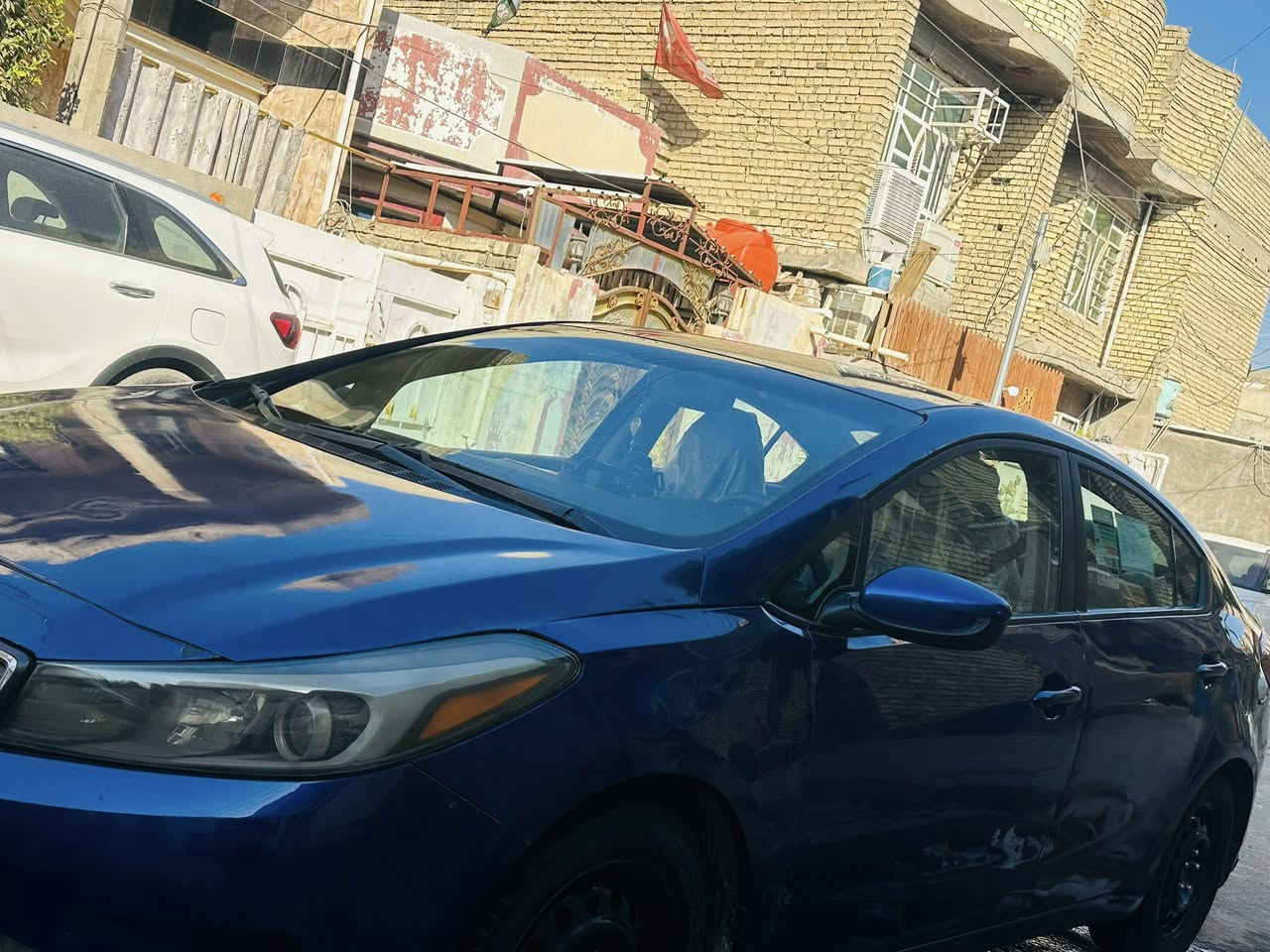 السلام عليكم فورتي موديل ٢٠١٨ وارد أمريكي الحادث موضح بالصور بأمريكا وبالعراق السيارة حلوه وخير من الله ترايك وين متريد المكينة دوش ٢٠٠٠ السعر ١١٢ وقابل للتفاوض مكاني بغداد الهاتف ***********
