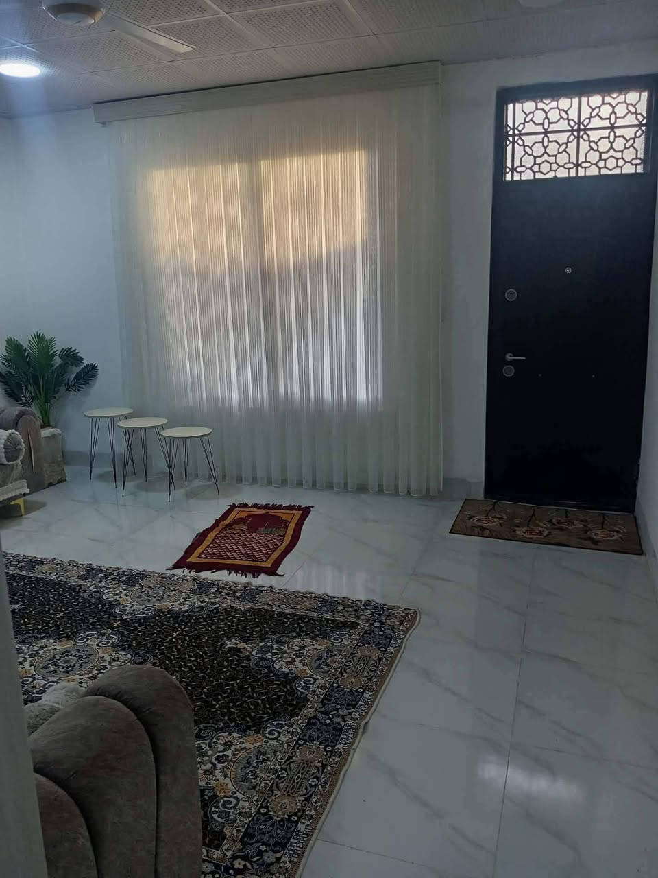 دار زراعي طابقين ونصف للبيع بسعر مغري 👇
📍 موقع  – 16 آب مقابل أسماك داقوق (الفرع الثالث)
🔹 المساحة: 105 متر
🔹 الواجهة: 5×21
🔹 بناء حديث + تصميم مريح للعوائل
🔻 تفاصيل الدار:
🔴 الطابق الأول:
استقبال أنيق + غرفة نوم + مطبخ (حار + بارد) + صحيات + حوش
🔴 الطابق الثاني:
غرفتين نوم + صحيات + بلكونة كبيرة 🌿
🔴 الطابق الثالث:
غرفة جاهزة تحتاج سقف فقط
💎 مميزات قوية:
✔️ درج خارجي (مناسب لعائلتين)
✔️ شبابيك وأبواب ألمنيوم
✔️ دكت مركزي بكل الغرف
✔️ فول كاشي
✔️ خدمات كاملة
✔️ بناء جديد ونظيف
💰 السعر: 57 مليون (قابل للتفاوض)
📩 لا تضيع الفرصة! راسل الصفحة الآن واحجز قبل غيرك

#عقار #بيع_دار #عقارات_العراق #عقار_كركوك #استثمار #فرصة #بيت_للبيع #عقارات


**إذا كنت صاحب هذا الإعلان وتريد حذفه لأي سبب، رجاءا أرسل رسالة إلى الدعم الفني**