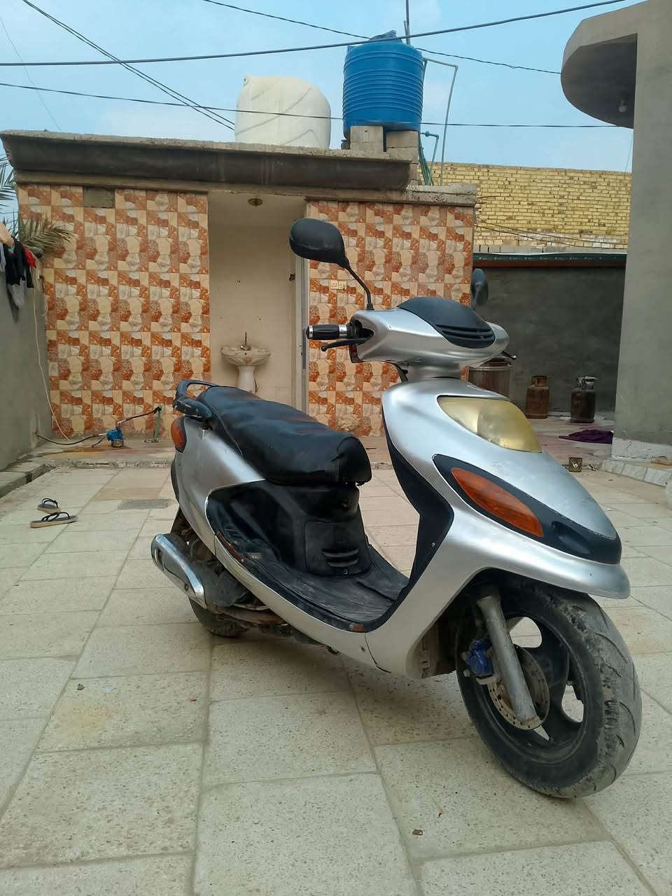 سلام عليكم درجة دولفين درجه حلوه ونضيفه مكينتها نضيفه وناعمه كفرات جديدات درجه كلشي ما عوزه كبل الشارع مكاني بابل القاسم الرقم  *********** والخاص مفتوح السعر 450 اتصل وبيك خير ودلل
