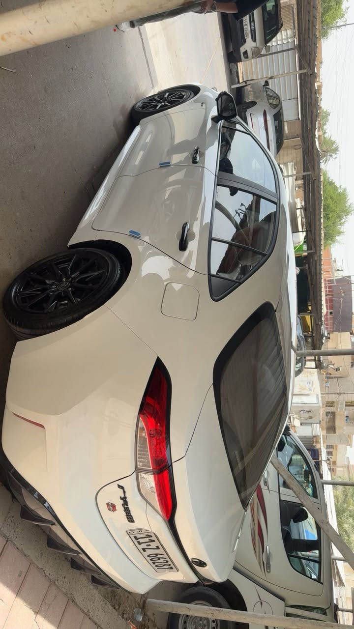 سلام وعليكم كورلا هايبرد 2025 فول مواصفات  الشكل الامريكي الS اربع كامرات 360  بلاك ادشن داخل قرميدي الممشه 12 الف متواجد واتساب ***********

