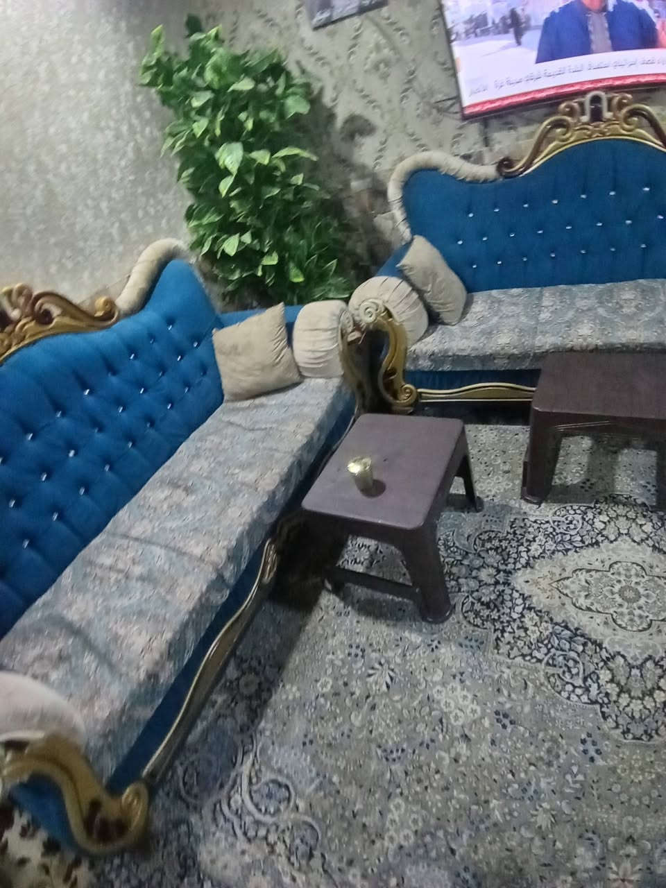تخم ونص كرويتات.. تاج ملكي.. ١٤ مقعد مستعمل.. نظيف مكانه كربلاء حي العامل السوگ الاخير قرب مجمع ال باقر.. السعر ٦٠٠ مجال بسيط.. ت ***********

