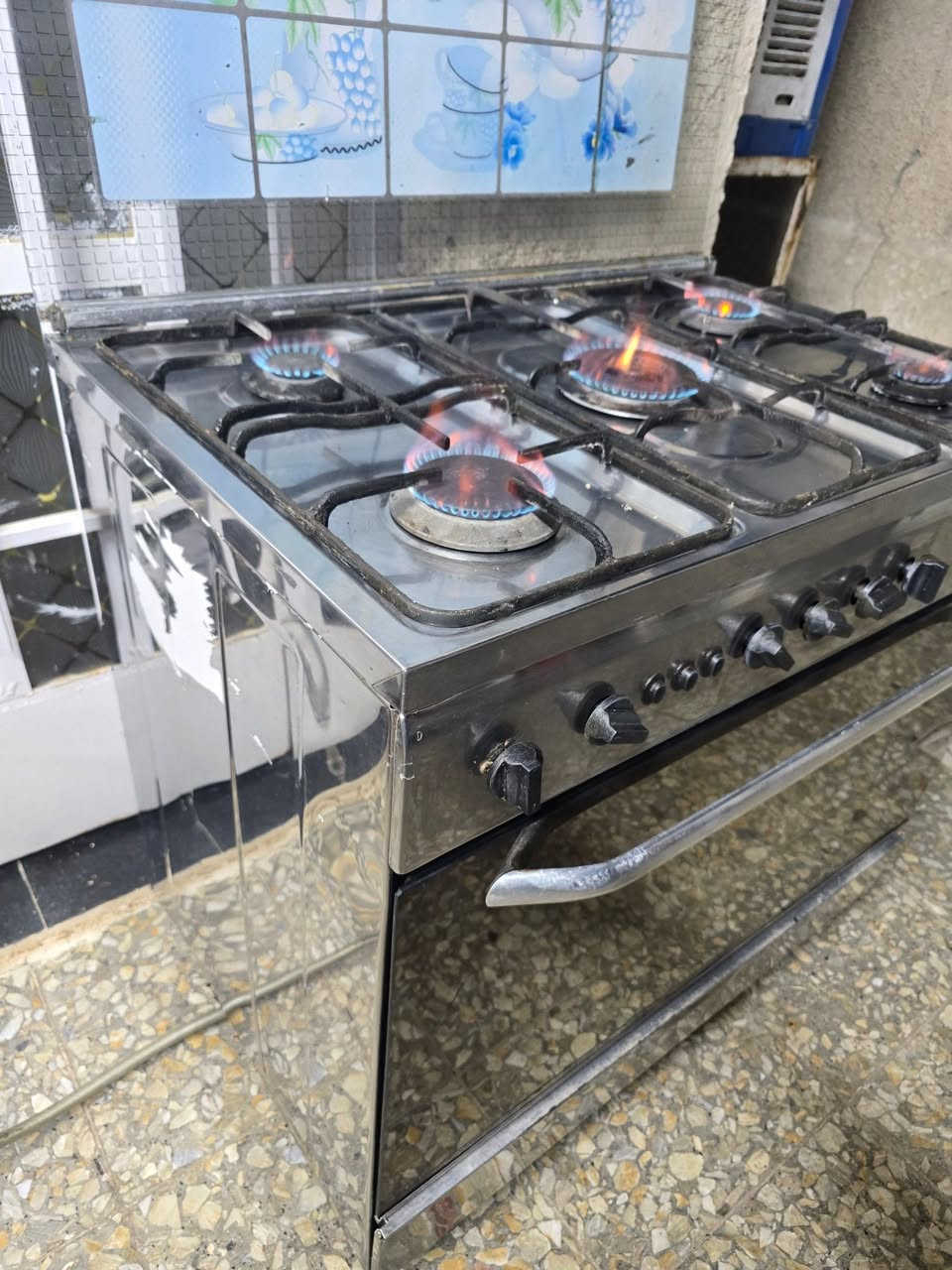 السلام عليكم طباخ فريش جانبو شغال او نضيف السعر 140 بي مجال العنوان الحبيبيه شارع السجه الشراي يتصل او واتساب 
***********
