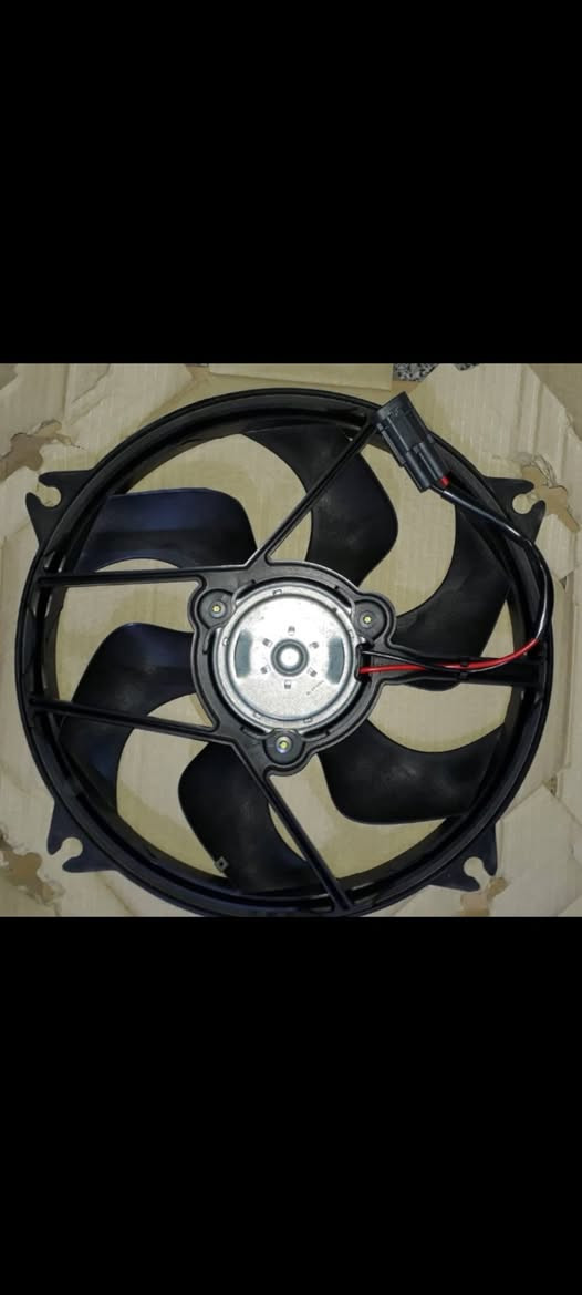 السلام عليكم من رخصه الادمن المحترم متوفر هذني الأغراض فقط مع باب خلفي يمنى ويسرى اصلي شركه لون اسود جام أبواب وجام مثلث  للستفسار مراسله واتساب***********
