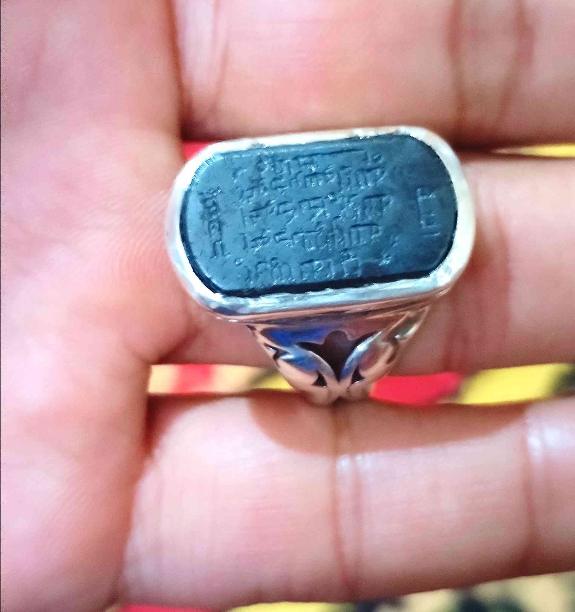 السلام عليكم اخوان حديد صيني اصيل صياغه يدويه عيار 925مخطوط جلالات 7 خط سيد محمد العاملي اليريد يقتني مكاني العماره الاستفسار ***********
