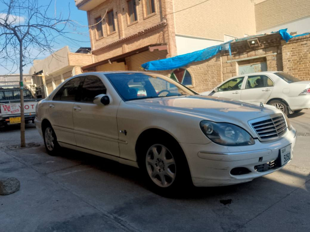 سةرةتا بةناوي خواي كةورة
مارسيدز. s500. مؤديل. 2005 
كيرو مةكينةي بةشةرت
سةيارةكة ساخ ساخ
بؤياخي نية
تةقةو رةقةي نية
فول فول مواسةفاتة
هةمووكياني بةشةرت
سعري. 55. معامةلةية. برايانة
مشتةري تيل بكة لةخزمةتام
ز.م *********** السليمانية, العراق
