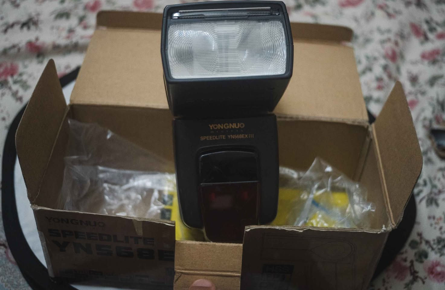 فلاشات ttl حديثة للنيكون 
-JESSOPS 360AFDN (نيكون)
-YONGNUO Speedlite YN560EX III (نيكون)
-CHINON S-250 (جوكر)
⚡ قوة إضاءة قابلة للتحكم: إمكانية ضبط شدة الإضاءة يدويًا على عدة مستويات.
🔄 رأس متحرك: يمكن إمالته وتدويره للأعلى والجانبين لعمل إضاءة مرتدة (Bounce).
📸 وضع TTL (حسب الموديل): قياس تلقائي للإضاءة للحصول على تعريض مناسب.
🎚️ تحكم يدوي كامل: مناسب للتصوير الاحترافي وضبط الإعدادات بدقة.
🌟 دعم الزووم: يتغير تركيز الإضاءة حسب البعد البؤري للعدسة.
🔌 إعادة شحن سريعة: وقت انتظار قصير بين الومضات.
📡 دعم التزامن اللاسلكي (في YN560EX III): يمكن تشغيله عن بُعد.
🔋 يعمل ببطاريات AA: سهل الاستخدام والاستبدال.
 وايضا بيهن 5 مودات
Ttl (اوتو)

Multi (الفلاش يصدر سلسلة ومضات سريعة في صورة واحدة)

Manual مود مانول

High Speed Sync (HSS)(يسمح لك باستخدام سرعات شتر أعلى من 1/200s تقريبًا.

Wireless / Slave

زوم على حسب العدسة 28-35-50-85

المواصفات هذني لاول اثنين كل واحد منهن سعره 60 ما عدا اخير واحد المنوال سعره 15 بغداد, العراق


**إذا كنت صاحب هذا الإعلان وتريد حذفه لأي سبب، رجاءا أرسل رسالة إلى الدعم الفني**