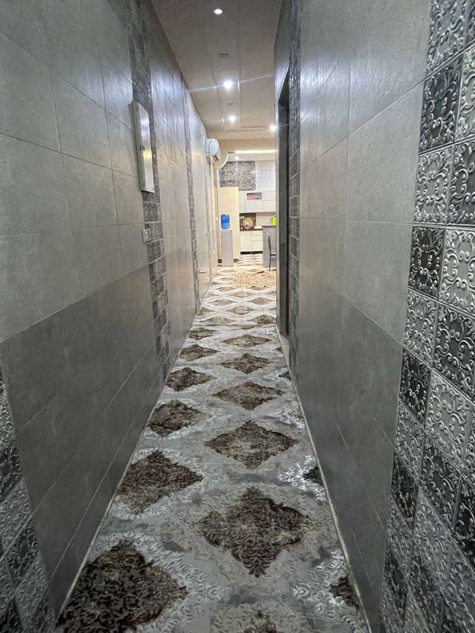 سلام عليكم بيت للبيع في منطقه زعفرانيه حي الامانه مربع الأول مساحه البيت 125 واجه 6وربع بناء 2024
متكون من 
طابق ارضي متكون من ستقبال وصاله مطبخ مفتوح عل صاله حمام 
طابق اول متكون من غرفتين كبار وصاله حمام 
طابق ثاني  متكون من غرفه وصاله 
بيت طابو صرف سعر210مليون  
للتواصل *********** واتساب مازنجر  فقط

