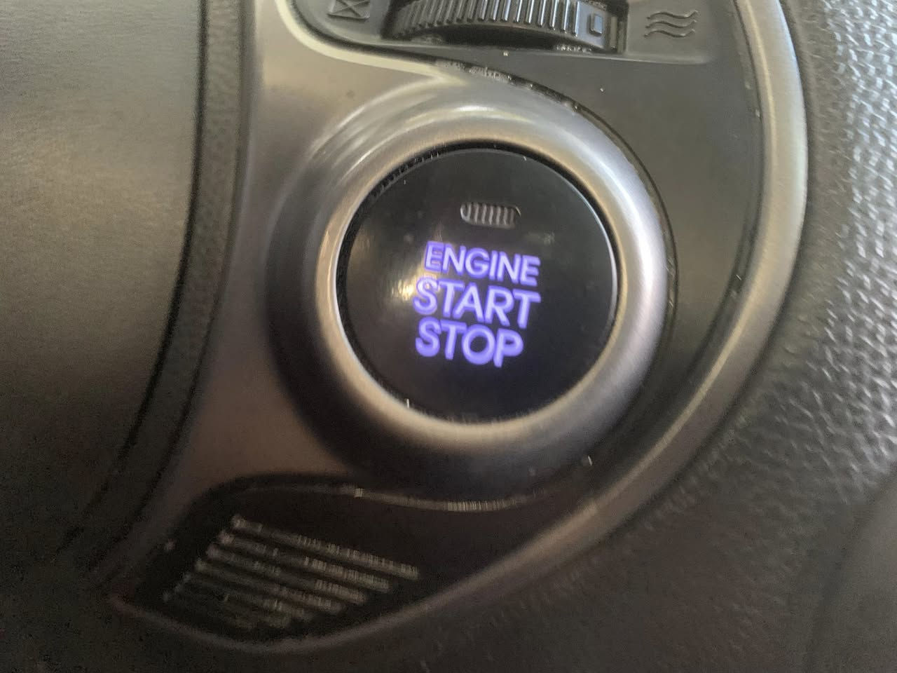 توسان 2015خليجي 
مكفول 
لمتد 1/1
بصمة
بانوراما 
كراسي جلد قرميدي
كراسي كهرباء 
مري شفط 
السعر 145 ورقه وبيها مجال 
للاستفسار ***********
