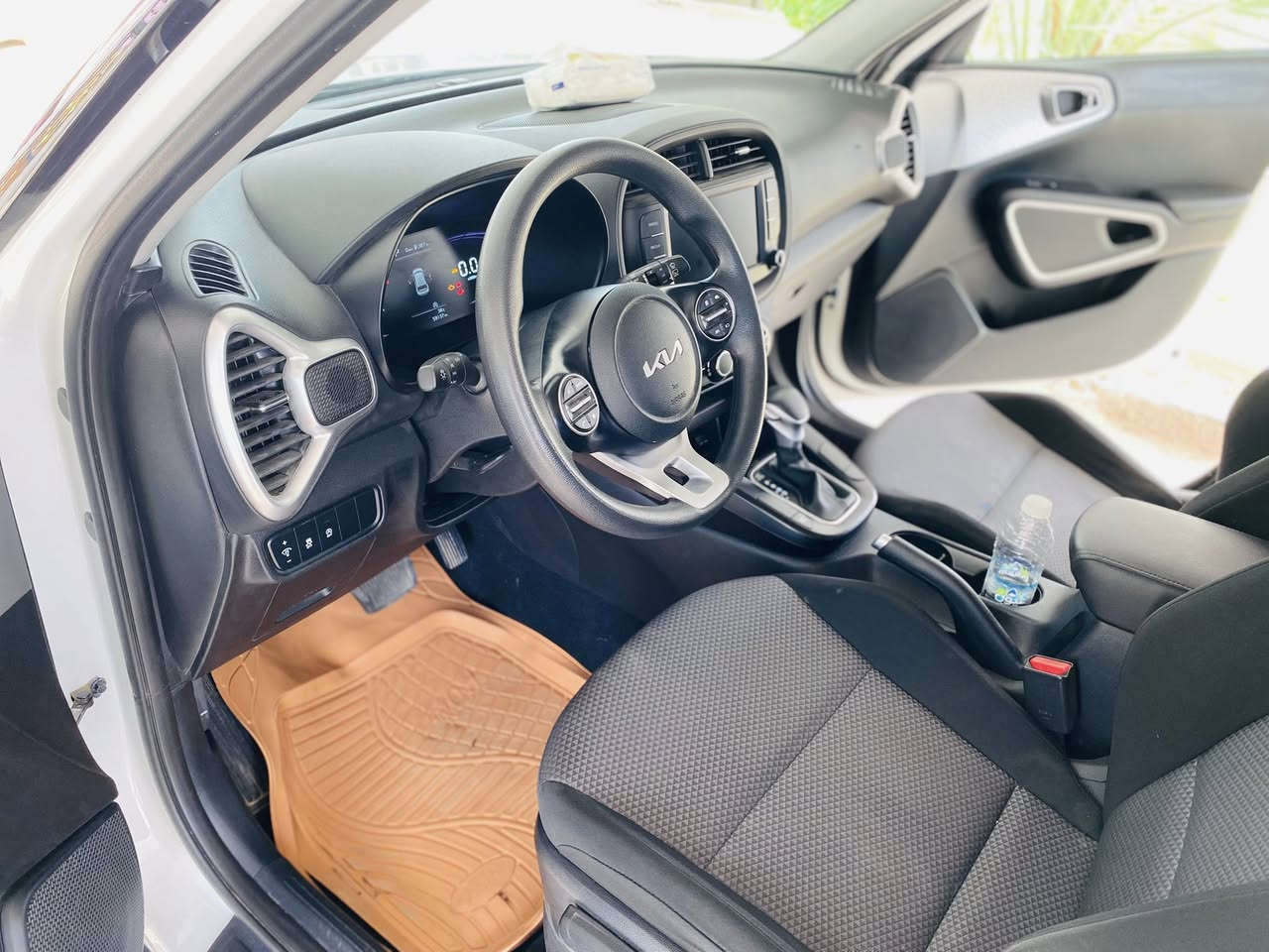 للبيع صول 2023( امريكي مكينه 2000)دوش  حادث جاملغات اماميه فقط بدون ايرباك  مواصفات مثبت سرعه / تحديد مسار /رادارات جانبيه واماميه /حساسات اماميه وخلفيه /اطفاء ذاتي /بريك ذاتي  /مثبت سرعه                        السعر 157وبيها مجال *********** صور الحادث مرفقه مع الصور
