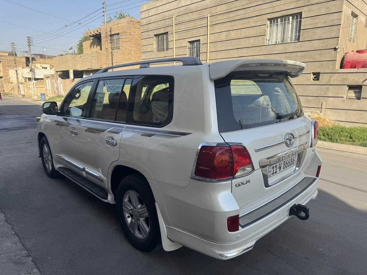 عندي لاندكروز 2014 بريم فول بصمة رقم بغذاد ماشية 143 بيهة شخط جاملق خلفي ونصبق صدر جديد كير ومكينة مكوفلات ***********
