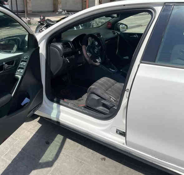 السلام عليكم
لعشاق السيارت الالمانيه الرياضيه
GOLF GTE
2011

وارد خليجي فول مواصفات واحد على واحد
محرك ٢٠٠٠ تيربو طيارة واقتصادي بشكل كير اوتو ديل كلج يعني صاروخ أرض أرض  مكفوله من كلشي من صبغ او حادث..
بيها بارد كلش خفيف الجاملغ الايسر الأمامي وشويه من البنيد أثر انفجار إطار السيارة..
سيارة جاهزة كير محرك تبريد صدر من كلشي بيها نواقص كلش قليقه تنزل من سعرها...
رقم أربيل الدولي وكالة عامة ب اسمنا شرط التحويل... 
سيارة شبابيه رياضيه وبنفس الوقت ترهم للبنات..
السيارة متواجدة في بغداد جانب الكرخ منطقه العامريه...
السعر المطلوب ٩٥ ورقه وبيها مجال بسيط جدا...
الاتصال على الرقم ***********
متواجد على الخاص أيضا.. بغداد
