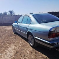 سياره بي ام دبليو موديل ١٩٩١ سعرها ٣٠ وبيها مجال 07830028645