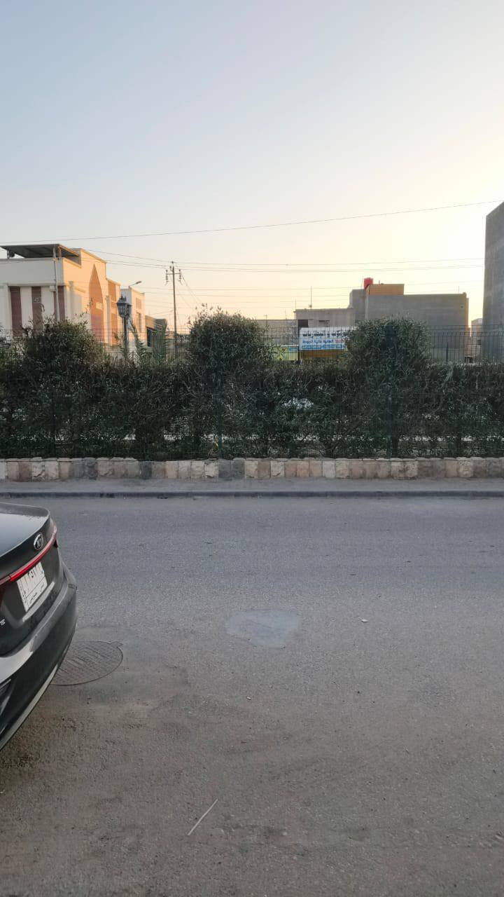 دار سكن للبيع حي العمال يفتح الشارع العام الرئيسي سايدين مساحة ١٥٠ متر واقع ٢٠٠ متر غرفتين وصالة واستقبال ومطبخ وصحيات بيت نظيف صالح لسكن استفسار اكثر على رقم ***********
