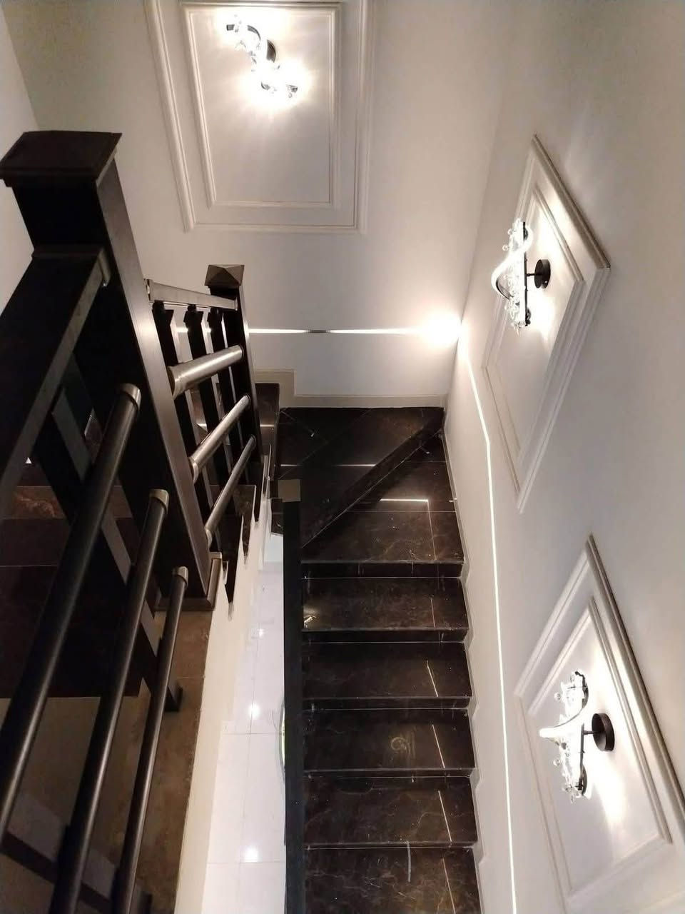 🏡 للبيع منزل في بغداد – حي الجهاد
✅ المساحة: 100 متر
✅ نوع الملكية: طابو ملك صرف
✅ الواجهة: 5 متر
✅ النزال: 20 متر
يحتوي المنزل على: 🔹 استقبال مريح
🔹 مطبخ
🔹 حمامين
🔹 3 غرف نوم
📍 الموقع: بغداد – حي الجهاد
للاستفسار والمعاينة: 📞 مكتب الخيمة للعقار
📱 ***********
فرصة مناسبة للسكن العائلي وفي منطقة مخدومة.وجميلة جدا والسعر 260 مليون
