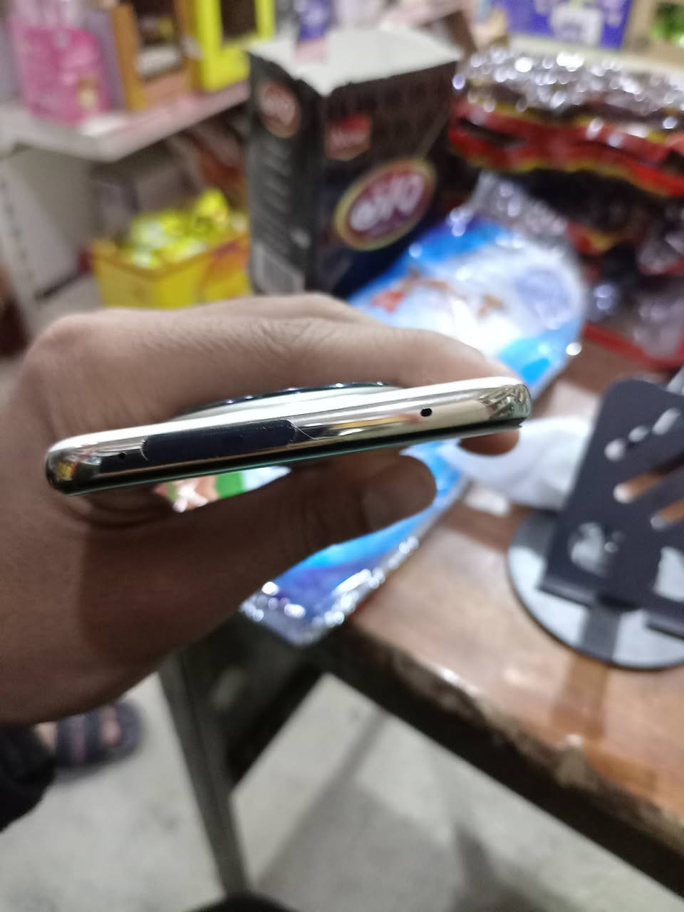 ريلمي 14 برو بلس ذاكره 512 رام ١٢ +١٤ بدون ملحقات فقط جهاز النسخه المميزه يتغير لونه.  جهازه تصوير راقي بطاريه ٦٠٠٠ شحن العاب ٩٠ فريم مراوس أو بيع كربلاء نفق العباس ع. ***********
