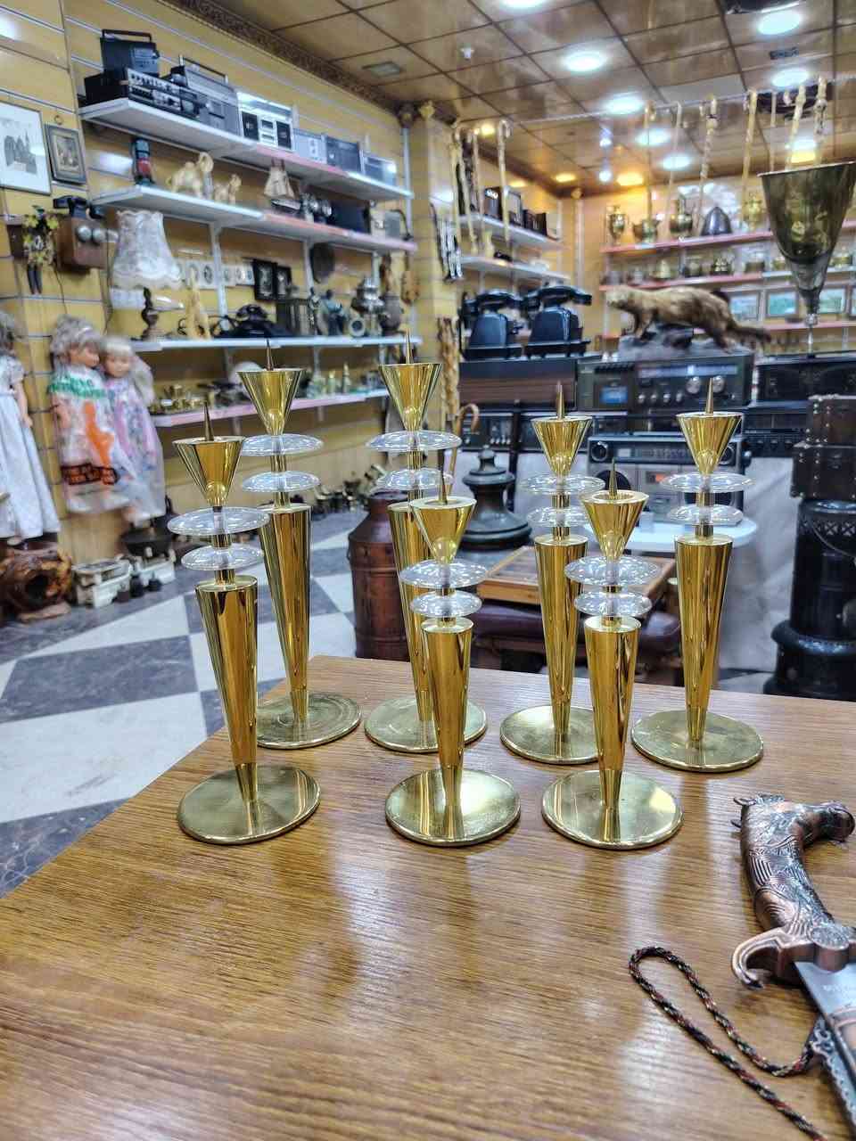 شمعدانات طاقم ٧ عدد من نحاس وكرستال ارتفاع كبير ٢٦ وصغير ١٩
واتساب *********** العنوان ديالى خانقين يوجد توصيل
