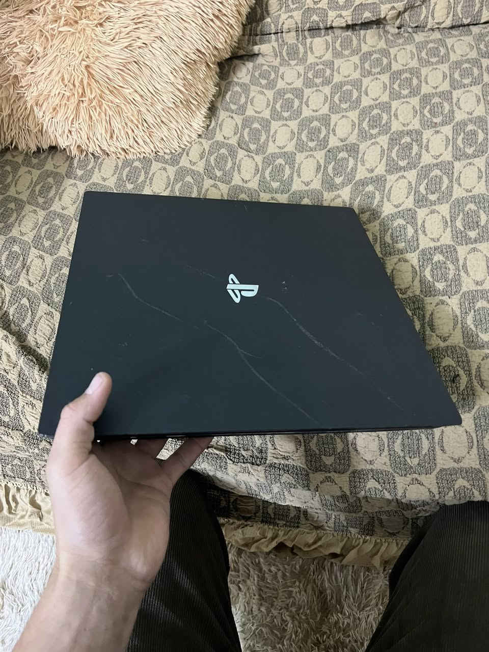 السلام عليكم 
بلي 4 برو مهكر نظام 9 
نظيف بمعنى الكلمه شاهد الله عليه استخدام قليل أريد اخذ 5 
ذاكره 1تيره ويا ثنين يدات أصليات 
اي استفسار ع واتساب فقط 
*********** 
سعر 550الف
