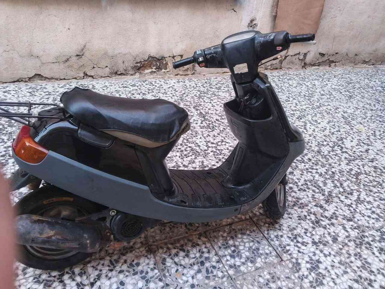 سلام عليكم دراجه بتره للبيع نضيفه كلش مكينتها ما مفتوحه وبسعر مناسب العنوان الناصريه مركز ***********
