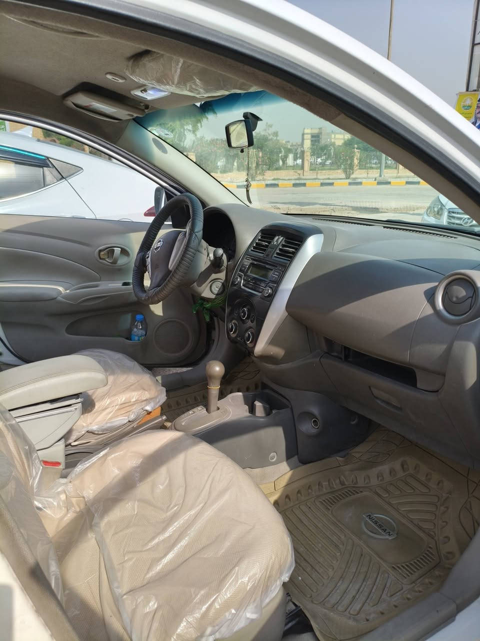 السلام عليكم 
للبيع نيسان صني موديل 16 حادثهة بس شبر اباب السايق وشبر بالجاملغ الخلفي والباقي مكفول السيارة ماعيزة برغي هزة ورقم جدد ماساقطه السنويه رقم اربيل مكان راعيهة  نجف كوفه سعرهة 95 وبيهة مجال رقم راعيهة  *********** مكلف بالنشر
