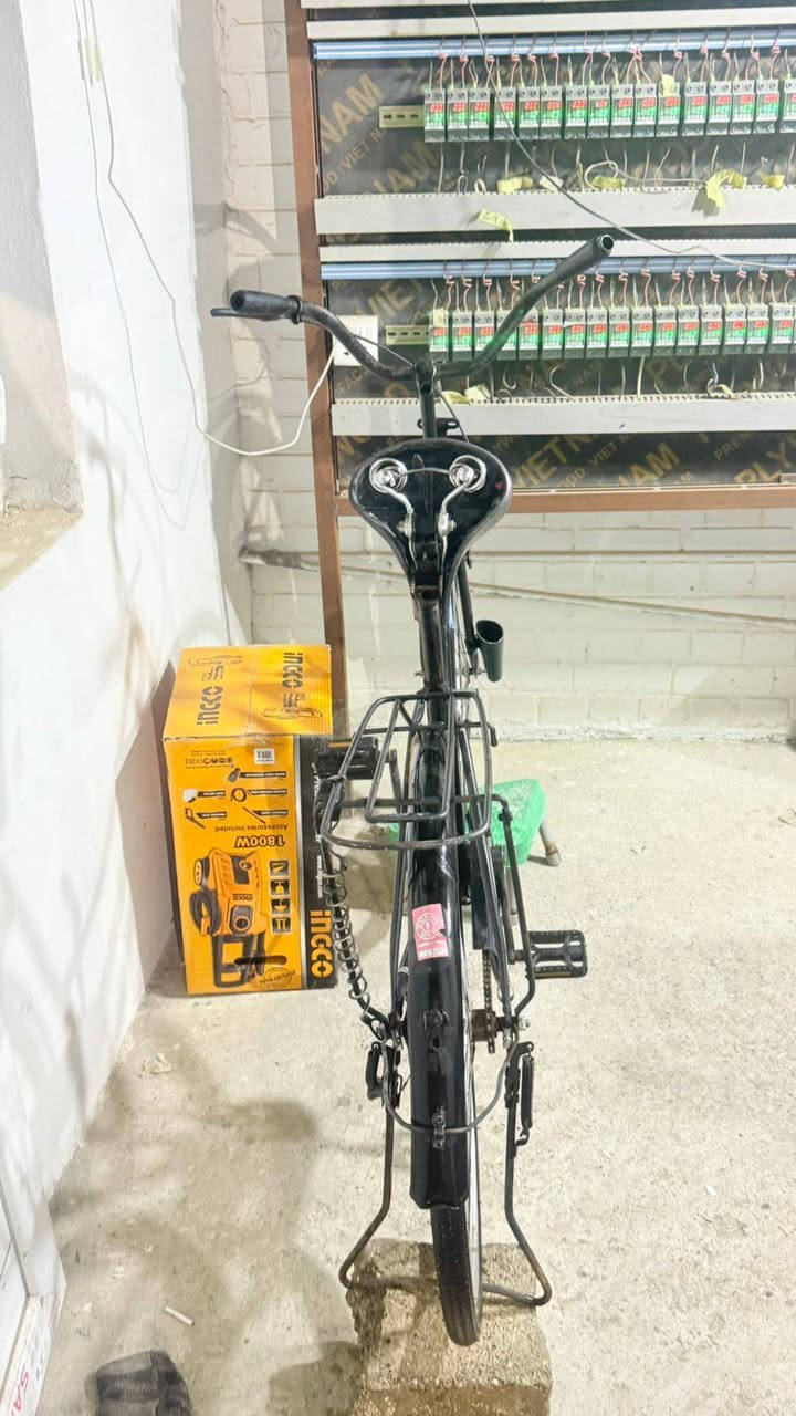 سلام عليكم بايسكل للبيع حجم 26 موديل 2021 البايسكل جديد قبل اسبوع نزلته من الحاويه السعر 80 وبي مجال حك الجيه الاستفسار على فيسبوك أو ع رقم ***********
