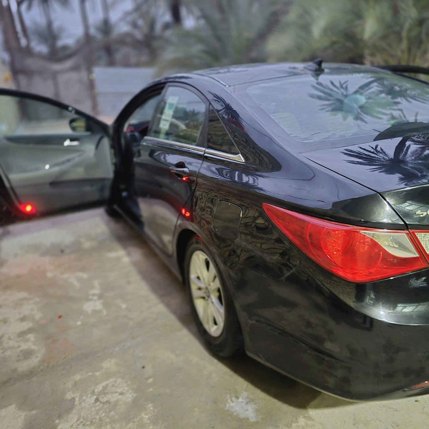 السلام عليكم سوناته موديل ٢٠١٢ سياره امريكيه حادها موجود اموضح بلسونار السياره بسمي  ابيع فقط سعر ١٠٠ او بيها الستفسار عله هاذه الرقم***********
