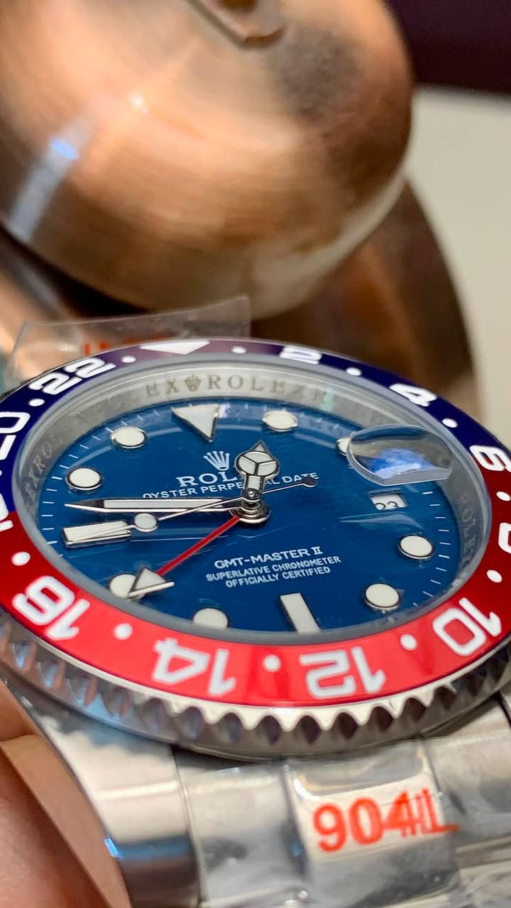 روليكس GMT MASTER ببسي بالمينا النيلي الساعة اوتو ماستر كواليتي
عقارب اميال لومينوس ازرك
رينك دوار
مقتومة 100 متر تحت الماء 
اربع اميال توقيت دولتين
قفل فراشة مختم بالكامل 
للتواصل خاص او ***********
