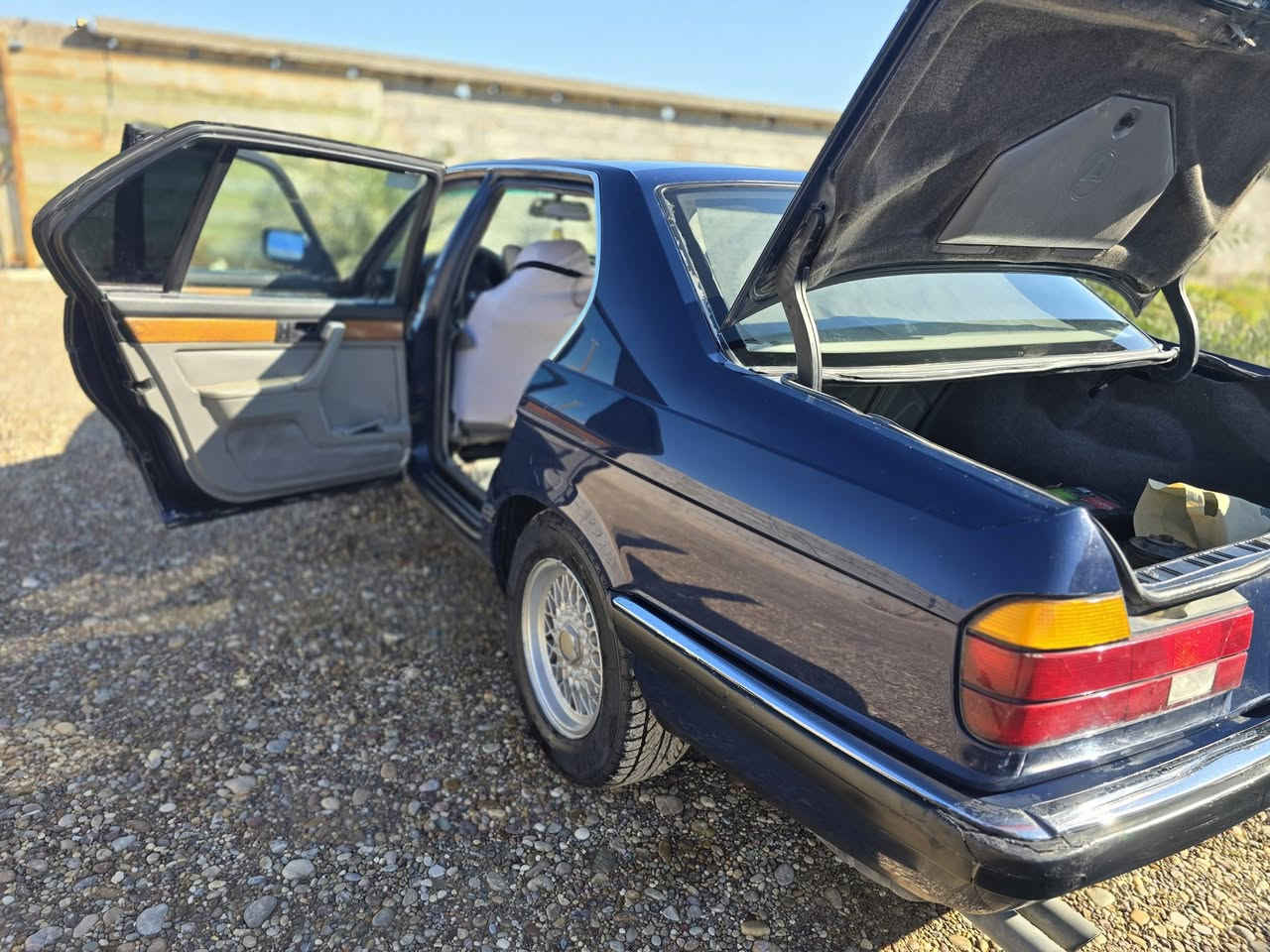 سلام عليكم
للبيع BMW/735

وارد اليابان 🇯🇵 

اصل 735 بليته وسنويه 

السياره بلاديه بمعنى الكلمه 

مكينه6سلندر جديده

كيراوتو🔗

كيرومحرك مكفولات

موديل1990

رقم بغداد 

شرط تحويل  مظمون 

اللون نيلي بدوم صبغ السياره بس لبنيد مرشوش نص من عنده  اثر شخوط 

بدون ظربه اوخياس نهائيا

بجم عريض مري طياره

 ميكانيك نضيفه

سنتر لوك ويه لسويج

صالنصه بلاديه حته حجر البيئه موجود نعومه فول

 4 جامات كهرباء 

حداديه اماميه خلفيه جديده

تبريد ثلج ❄️ 

كهربائيات بلاد بدون جطلات

 السياره مابيه كلوب طافي كلهه شغاله

كلج مروحه راديتر حاضن جدد
انسه شي حماوه 

ادامه كامله للمحرك من البلكات للفيتبم كله 

ويل ابو النحله جديد تخم تاير جديد الاماني ابو الشبح  باتري جديد

السياره جاهزه بدون مصرف
اترايك وين ميعجبك 

مكاني بغداد 
كل هاذه والسعر بلاش 
السعر 62$وهاا بيه مجال بسيط 

***********
بي وات ساب
