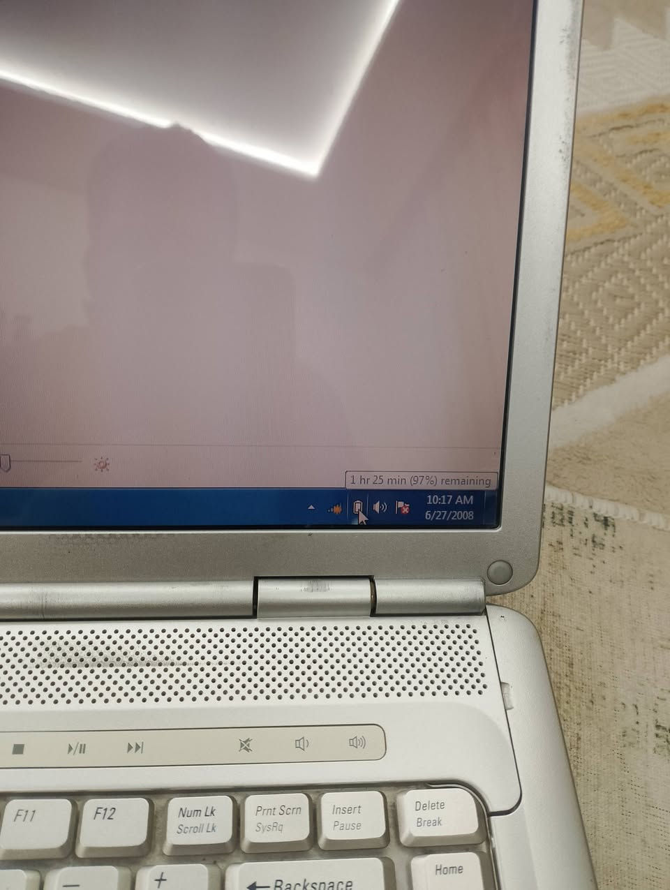 السلام عليكم
لاب توب نوع Dell
دفتري يفتح لغاية ١٨٠ درجة 
شاشة ١٧ فل اج دي 
رام واحد كيكا 
بروسيسر ٢ كيكا 
هارد ٥١٢ كيكا بايت 
معرف كارت الشاشة والصوت 
بطارية ساعة ونص تشغيل 
مع شاحنة اصلية 
نظام وندوز ٧ محدث 
مع كافة التعاريف والبرامج المكتبية 
نظافة الجهاز ٨٥٪ 
بدون اي عطل 
للبيع بسعر مناسب جدا 
١٥٠ الف دينار فقط 
للتواصل ***********
