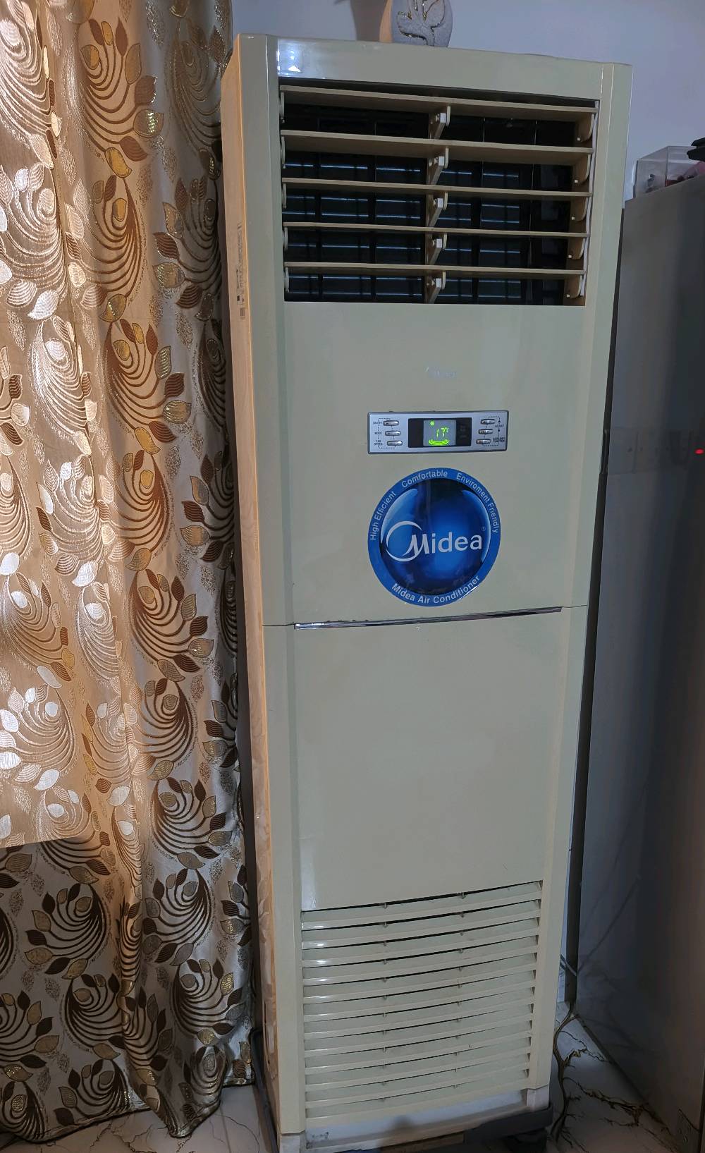 سبلت  عمودي ميديا 2 طن شغال تبريد ثلج
مبدل ماطور 
سعر 425 وبيه مجال بسيط 
استفسار خاص او اتصال 
***********