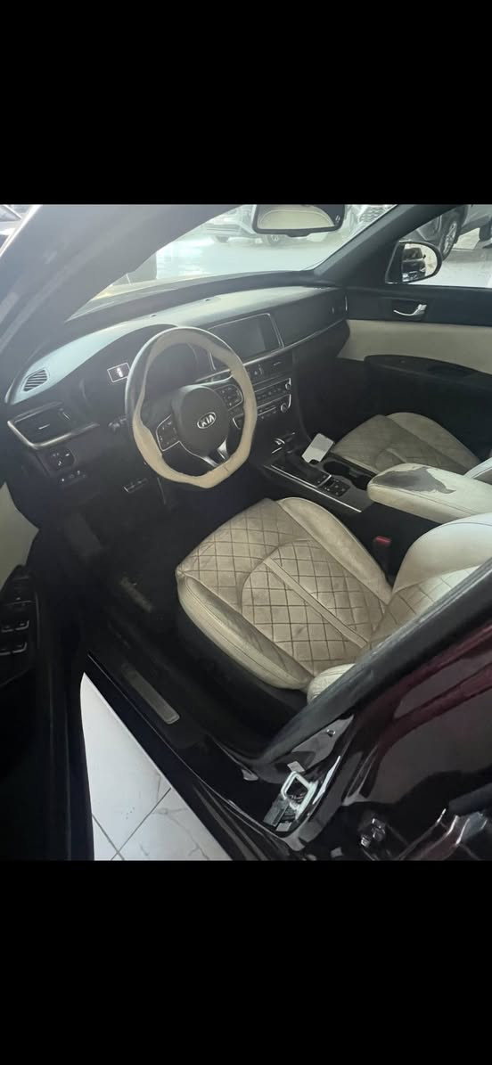 كيا ابتيما 2017 امريكي 
فول موصفات SXL بانورما و مكينه 20 توربو 
كير و مكينه شه رت 101 ماشيه 
بيهه جاملوخ سبخ و صندوق تبديل 
بدون ارباك و دواخل شه رت بجمً كبس
رقم و سنوي جديد شرط تحويل 
سعر 127$ مجال مكان زاخو
واتساب ***********
