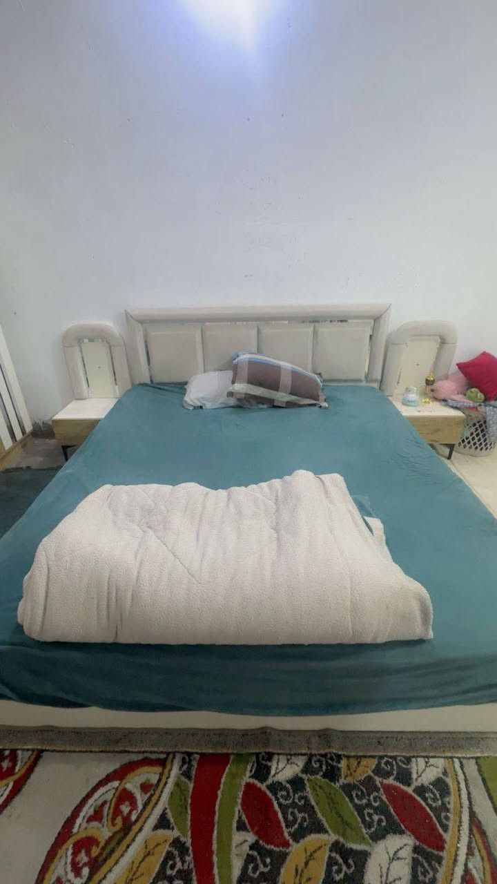 ب ٤٥٠ اخذتها ب ٧٠٠ الله شاهد ماصار الها سنه نقصهة شغلات بسيطه اتصل علي ***********
