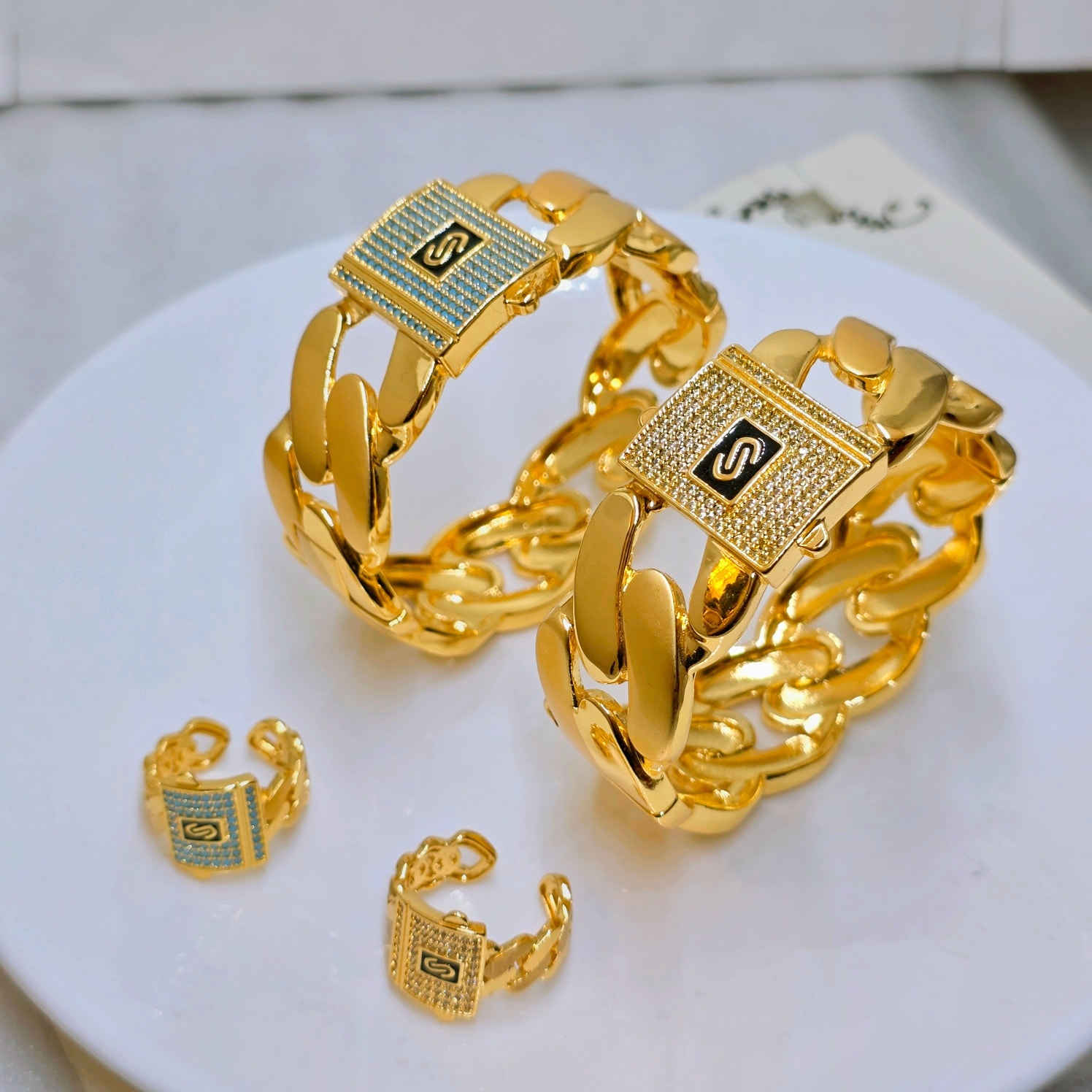 جميع محافظات العراق 🫣توصيل صار4الف فقط 💪واذا تاخذين اكثر من 25الف يصير توصيل 2000 
وداخل كركوك 2الف فقط❤️الأحدث انواع اكسسوارات برازيلي 💪العنوان :كركوك راس جسر 🌹مجمع سوق الشعبي 🌹رقم محل 58🌺الحجز والاستفسار _يرجي تواصل معنا عبر 📱واتس اب 😍الرقم_***********او***********
