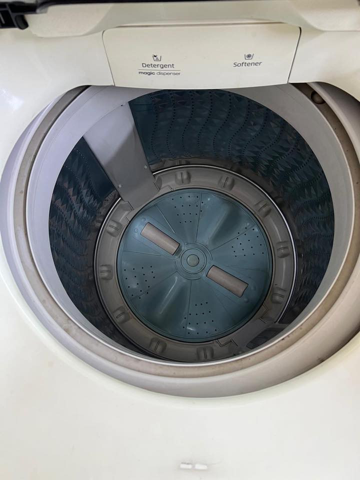 السلام عليكم غساله سامسنوك حجم 15 كيلو استعمال قليل السعر 250 الف           ***********
