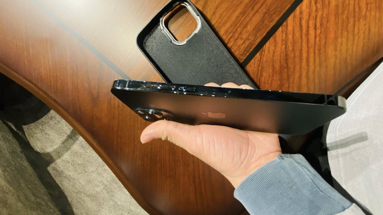 السلام وعليكم عندي ايفون 13برو ماكس شرق اوسط نضافه 100 /100
بطاريه 78 كفاله عامه ما يصرف ولا مفتوح سعره 650 بيه مجال بسيط
وعندي 11برو ماكس مبدل شاشه وبطاريه اصليات فول  نضافه والضهر بي فطر زغير سعره 350 
مكاني بغداد دوره 
***********
