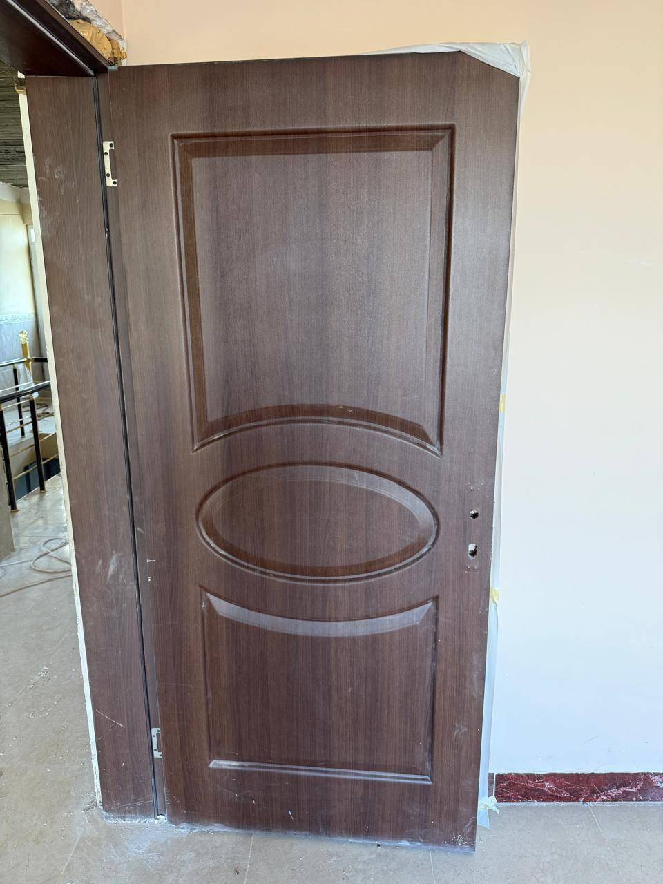 بيبان خشب حيل نضيفات عددهن 6 أبواب قياس (العرض 90الارتفاع مترين و10سم) سعر الواحد ب100 وبيهن مجال ***********
