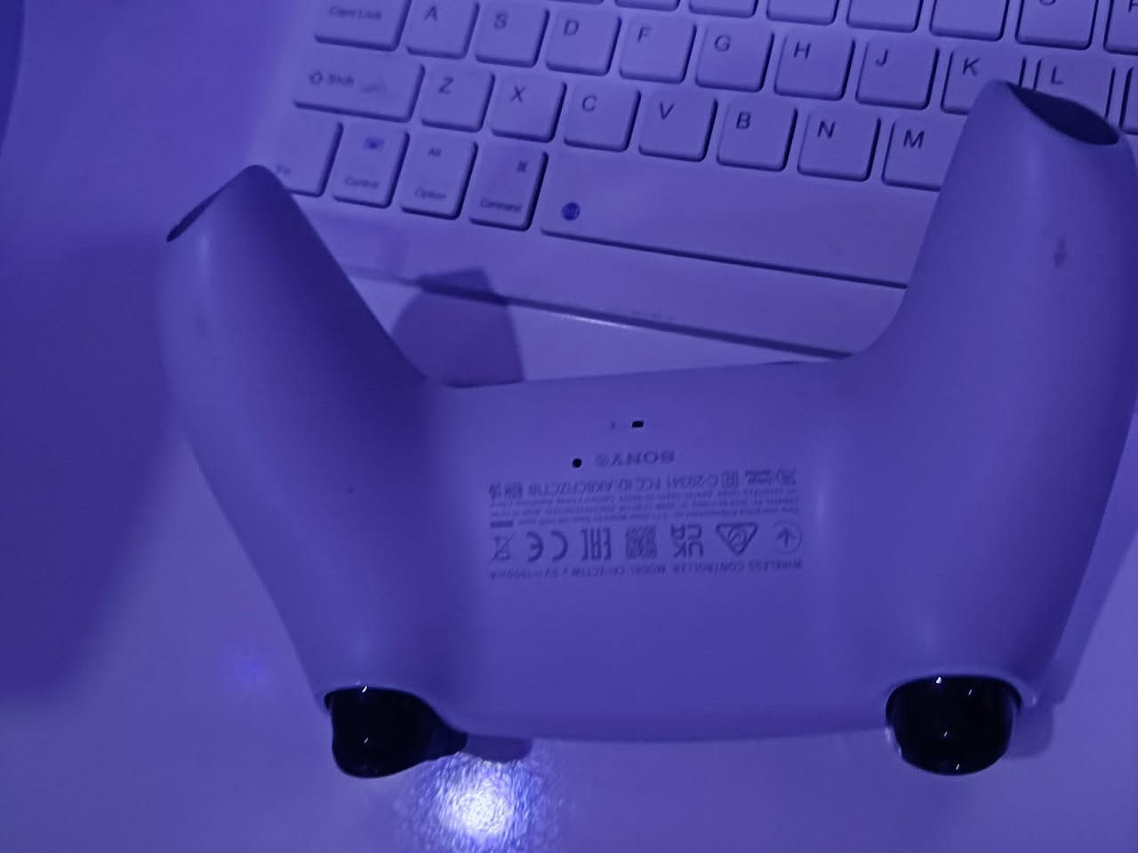 السلام عليكم بلي 5للبيع 
سلم اوربي 
استعمال كلش قليل 
ملحقاته كامل ابيع ويا جي تي اي 5 ويوبيس وقرص بيس21  ويا يدات اثنين ويا مروحته 
السعر خاص 
عنواني واسط الكوت 
توصيل موجود


**إذا كنت صاحب هذا الإعلان وتريد حذفه لأي سبب، رجاءا أرسل رسالة إلى الدعم الفني**