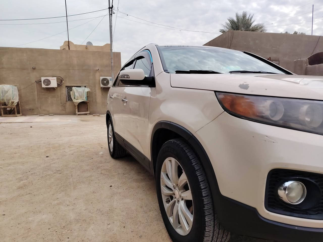 السلام عليكم
سورنتوا للبيع موديل ٢٠١١ أمريكي 

بيه بنيد مبدل والچاملغ مصبوغ

السعر ١٣٩ ورقه وبيها مجال حق الچيه

مكانها كربلاء طويريج

للاستفسار 

*********** 

متواجد واتساب وماسنجر
