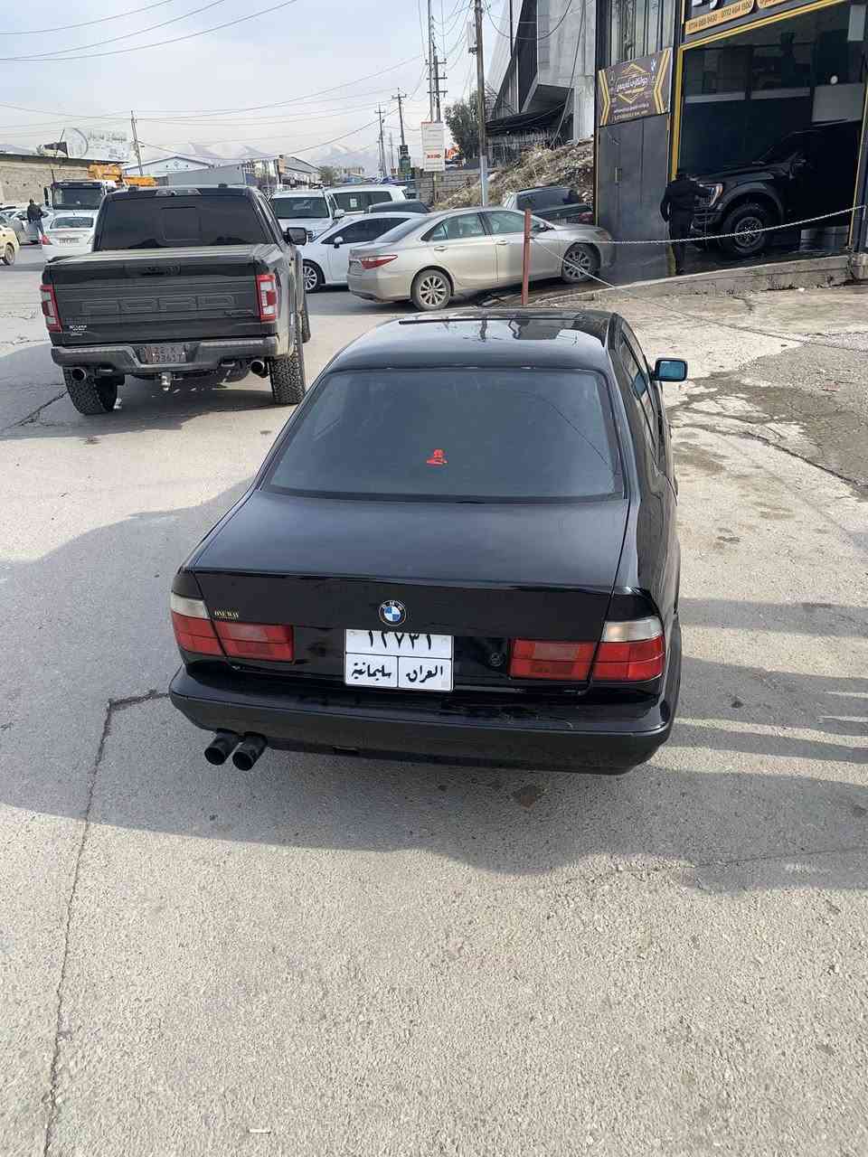 السلام عليكم
للبيع 544i 
كير عادي zf 
7 نمر نمرة قصيرة  
عليها برمجة وعقل مفتوح 
كزوز سعره 4 ورقات 
شوتة رياضي 
السيارة قوية ومتعوب عليها حيل وجديدة فقط صبغ عام بدون حتى شخط 
رقم جديد وسنوية وهزة صار شهر 
سعر 95 جماعة 90 لا تخابر رجاءً الشراي يتصل وبي خير ويتدلل 
 مكانها بابل ***********
