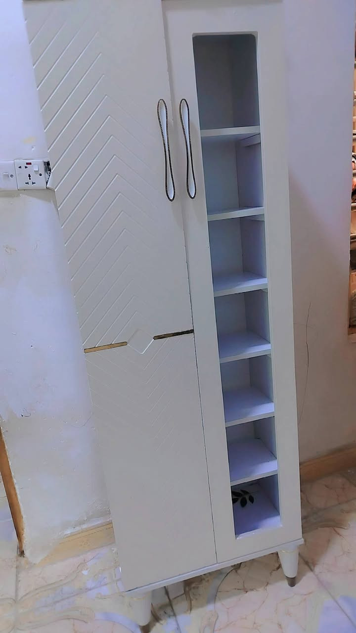 جزامه تركية ٧ خانات   تنفع للاحذية.،للعطور، للحقائب.... 
نقص مرايا لان نكسرت

الي يريده يتصل على الرقم ***********
