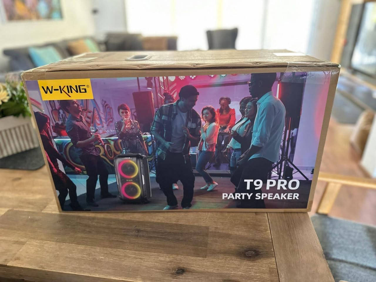 مكبر صوت بلوتوث محمول من طراز W-KING T9 Pro، ويتميز بقوة صوتية تصل إلى 250 واط كحد أقصى مع تقنية RGB Lighting.قوة الصوت: يوفر مكبر الصوت هذا قدرة قصوى تبلغ 250 واط (PEAK) مع حجم صوت يصل إلى 120 ديسيبل لملء المساحات الكبيرة.المميزات الصوتية: يتضمن مكبري صوت للترددات المنخفضة (Woofer) مقاس 6.5 بوصة، ومكبري صوت للترددات العالية (Tweeter) مقاس 2.5 بوصة، بالإضافة إلى 12 إعدادًا مخصصًا للجهير (Bass).البطارية والاتصال: يعمل ببطارية ليثيوم قابلة لإعادة الشحن بسعة 10,000 مللي أمبيرو.الاستخدامات: مناسب للحفلات والأنشطة الخارجية، ويحتوي على ميكروفون، ويدعم مدخلات USB و TF و AUX.


**إذا كنت صاحب هذا الإعلان وتريد حذفه لأي سبب، رجاءا أرسل رسالة إلى الدعم الفني**