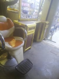 كرسي حلاقه • ميز حلاقه • للبيع