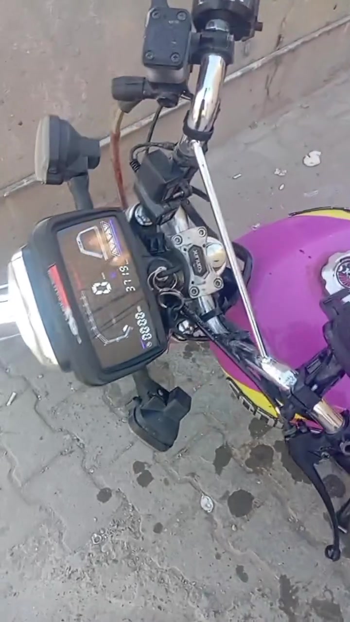 شولنك خمسه كير موديل ٢٣ سعر ٤٠٠ وبيها مجال حك الجيه مكاني بغداد زعفرانيه رقم 0774 183 2670
