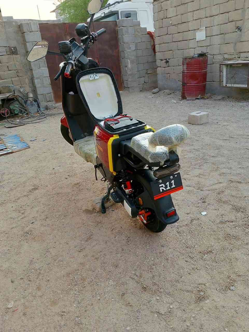 السلام عليكم مكان بصره الزبير 
دراجه ار 11 شحن موديل 2026 بطاريات الدبل حجم البطاريات 32 دراجه ما بيها نقص كهربائيات شغاله السرعه الحقيقي 75 بيها ربط بلوتوث مرايات وسله موجوده الدراجه ما بيها اي نقص دراجه صار لي من مشتريها ثلاثه اشهر  
الـــســــعــــــر 600وبيها مجال


**إذا كنت صاحب هذا الإعلان وتريد حذفه لأي سبب، رجاءا أرسل رسالة إلى الدعم الفني**