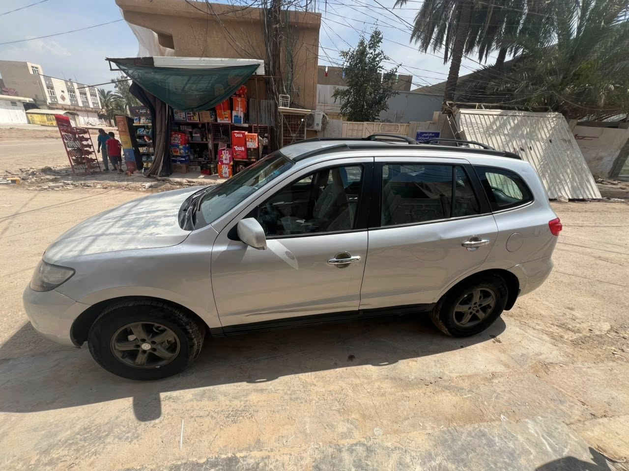 سنتافي ٢٠٠٨ ضررها قطعه وحده صبغ جاهزه كير مكينه تبريد صدر كلها جاهزه رقم بغداد الجديد دواخلها نظيفة مكينة ٦ سلندر ٢٧٠٠ خمسة راكب مكانها ديالى الخالص  
***********
