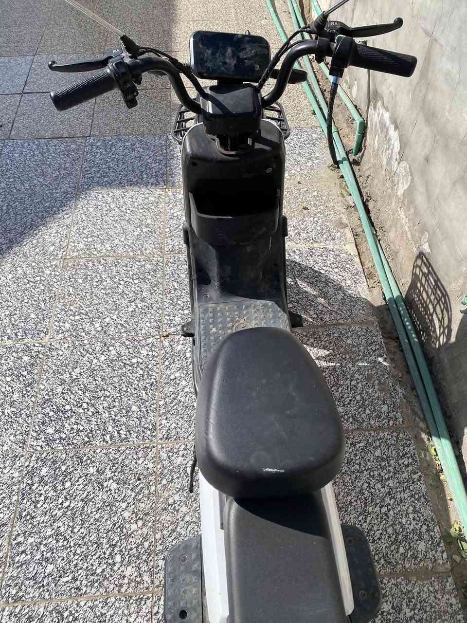 سلام عليكم 
دراجه كهربائية هم دراجه و هم بايسكل هيه بس الزنجيل ماله ضايع بعدهي جديده كلشي بيه شغال لايت اشاير عداد تشغيل عن بعد محتاج و مخلي سعره جوا السوك كله والله العظيم السعر 250و بيه مجال بسيط 
عنواني ناصريه حي اريدو يم مدرسه البويب
الرقم ***********

