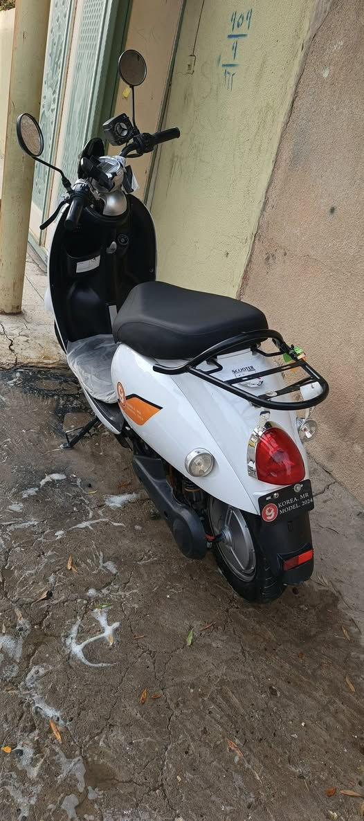 السلام عليكم عندي هذا المطور البيع نوع المطور عبد الحليم بوليسي اسبيكر اصلي شركه سرعة ٩٩ مطور جديد ما تصرف عليه ربع 
 العنوان موصل حي السماح السعر ٤٥٠وبي مجال بسيط التوصل على خاص ام على الرقم ***********
