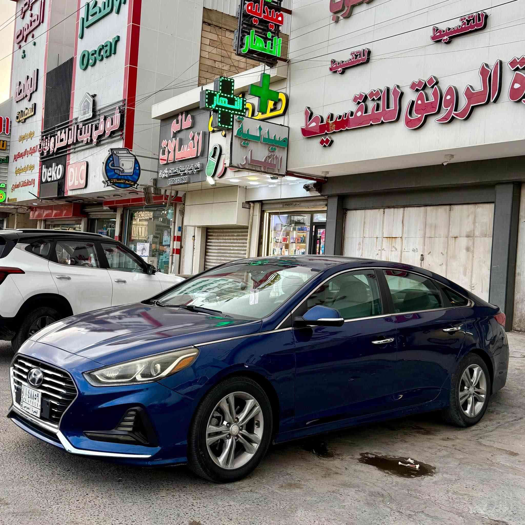 سوناتا 2018 فول مواصفات عدا الفتحة رقم بصرة
مكينة 2400 GDI ماشية 105 ميل (قابلة للزيادة)
حادث من امريكا موضح بالصور.
حادث داخل العراق جاملقات أمامية بارد فقط.
وبارد بداير التاير الخلفي. السيارة حلوة وجاهزة قبل 4 اشهر تقريباً مبدل مكينة شبه جديدة.

مواصفات:
•بصمة
 •رادار جانبي وخلفي
•كامره خلف
•تحكمات جهتين 
•تدف كشنات امامية
•شاشة حجم الكبير
•كشن كهرباء 
•كروز مثبت سرعة
•تحديد مسار 

العنوان البصرة
*********** البصرة, العراق
