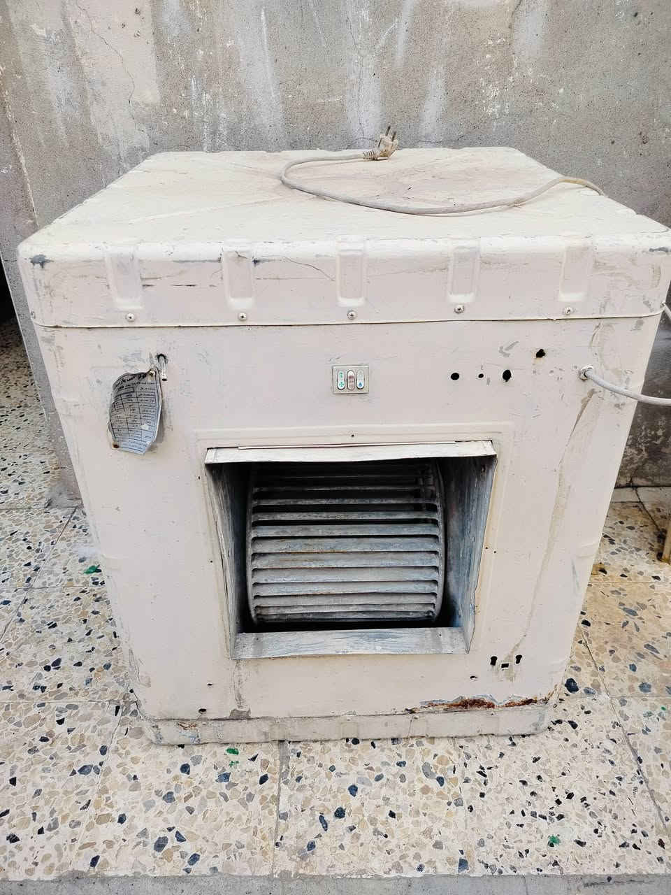 مبرده حجم 2.5 ماتور سرعه واحده سعر 45 شغال اللي يريد يراسلني خاص


**إذا كنت صاحب هذا الإعلان وتريد حذفه لأي سبب، رجاءا أرسل رسالة إلى الدعم الفني**