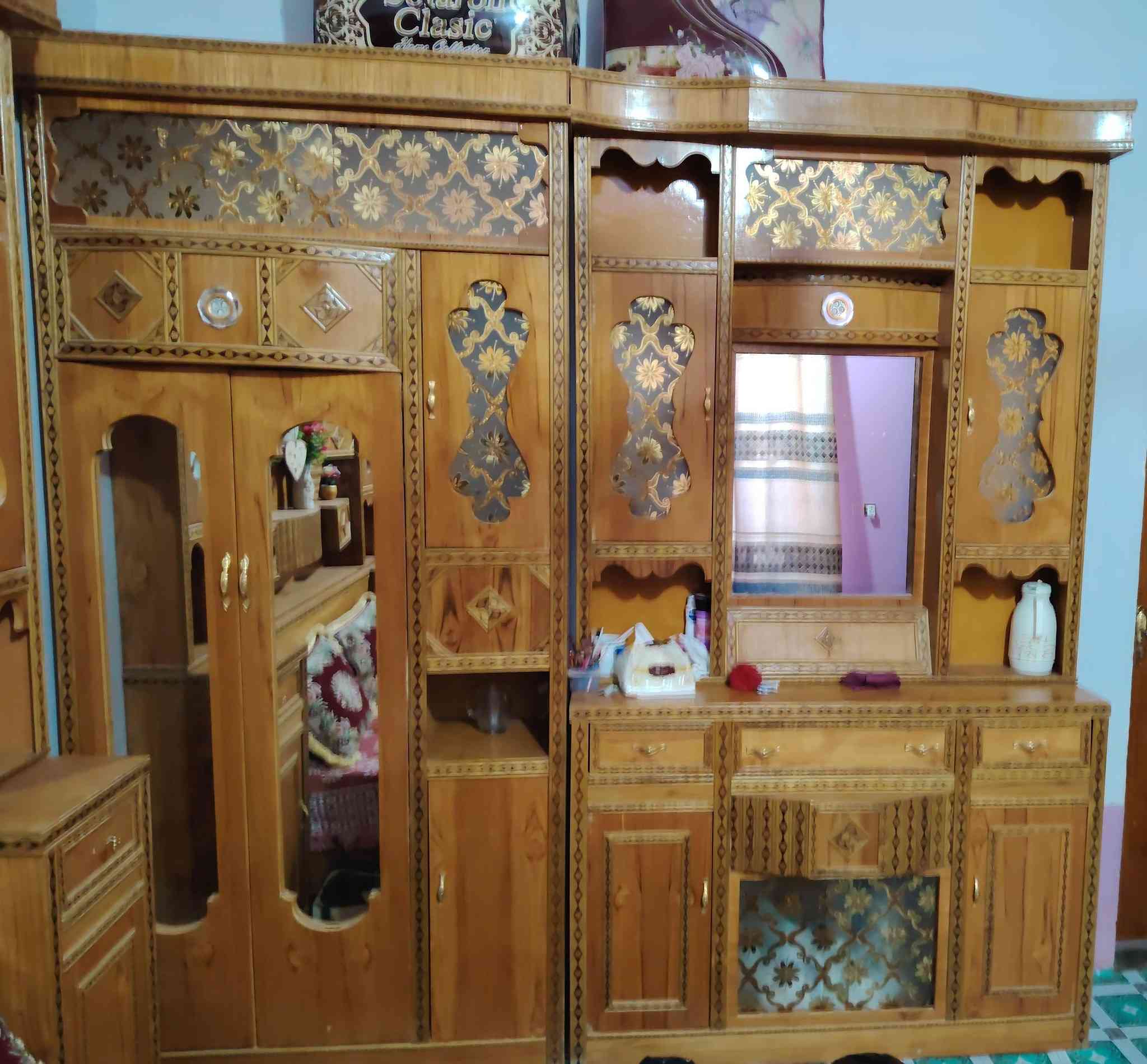 من رخصة الادمن
متاح غرفة خشب عراقية حطاطة خشب قثيل نظافة ١٠٠ ٪ خشب عالي غرفة كاملة 6 قطع السعر 900 الف قفل
تواصل مع *********** او عل واتساب
